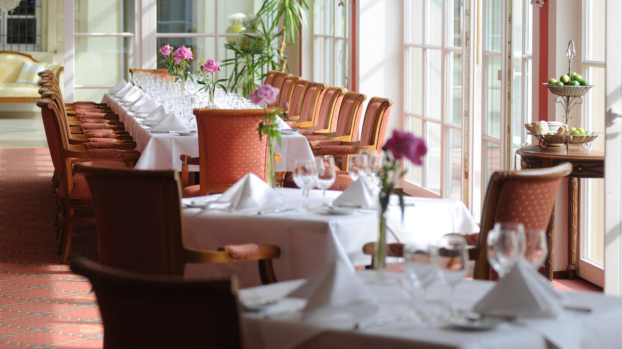 Schlosshotel Neckarbischofsheim Bagian luar foto