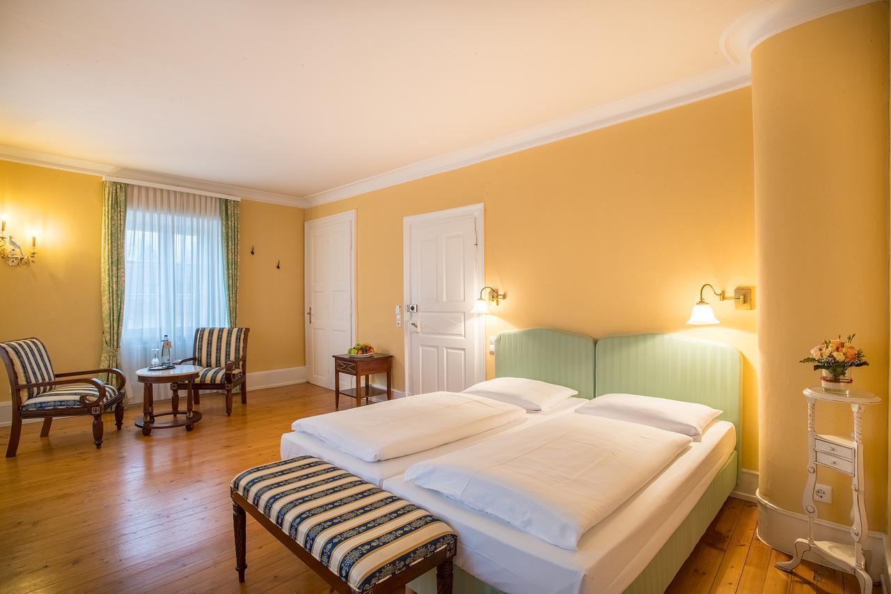 Schlosshotel Neckarbischofsheim Bagian luar foto