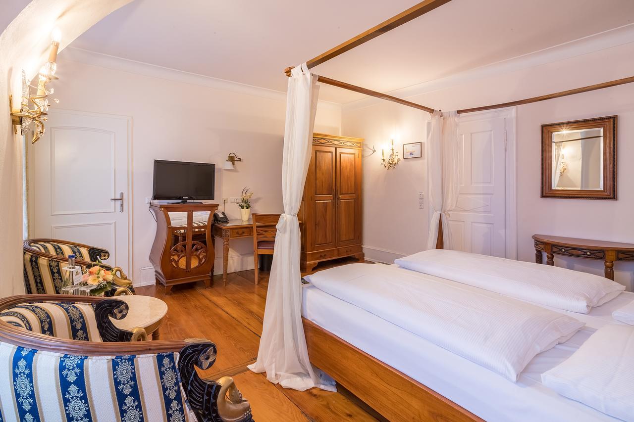 Schlosshotel Neckarbischofsheim Bagian luar foto