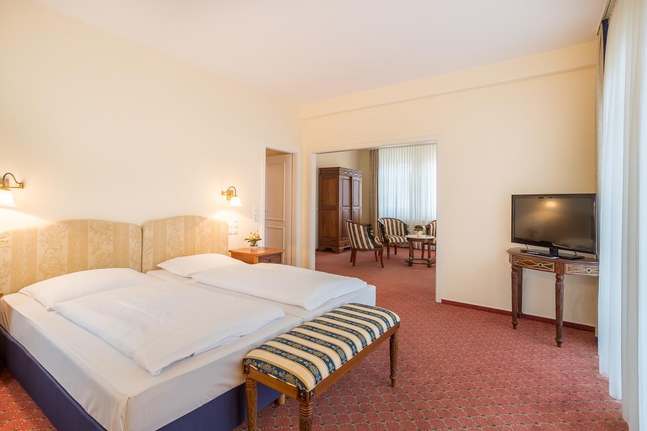 Schlosshotel Neckarbischofsheim Bagian luar foto