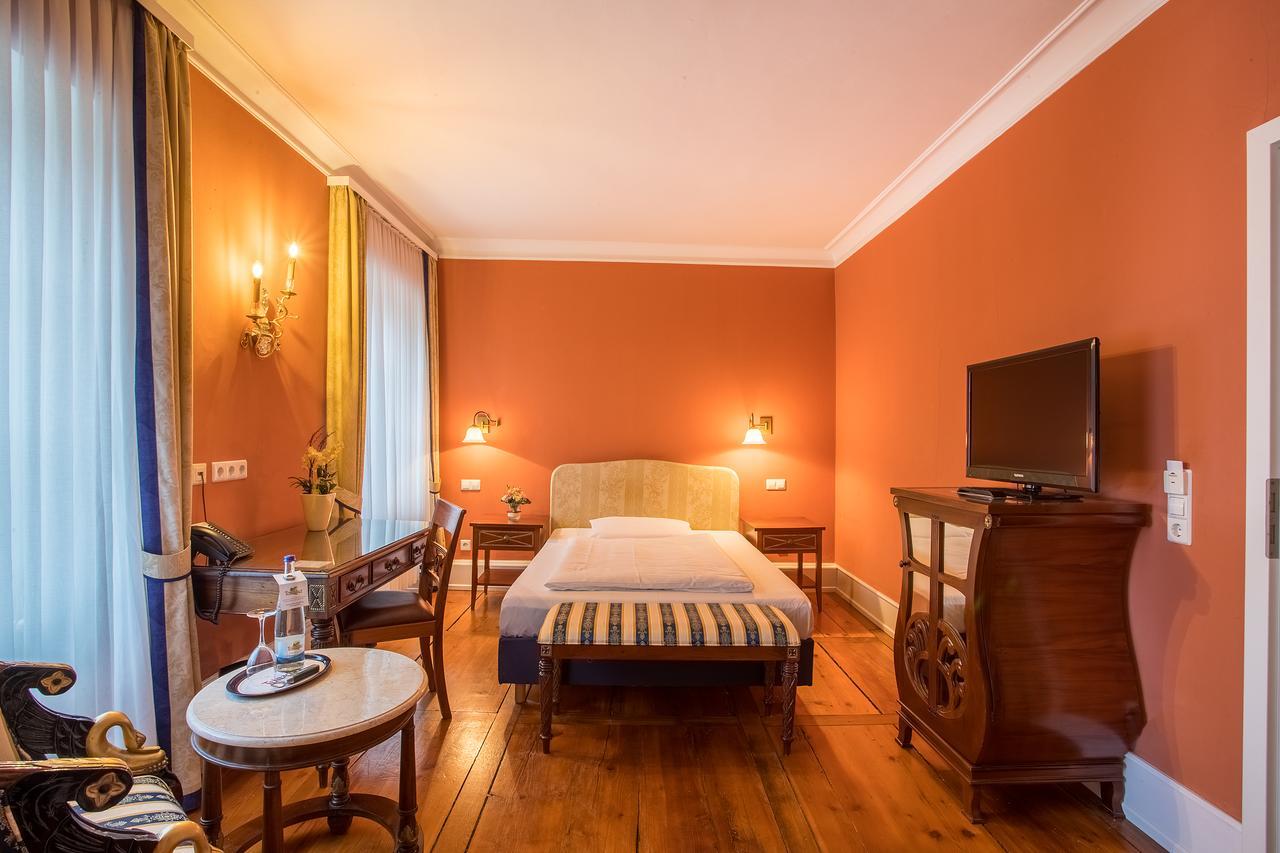 Schlosshotel Neckarbischofsheim Bagian luar foto