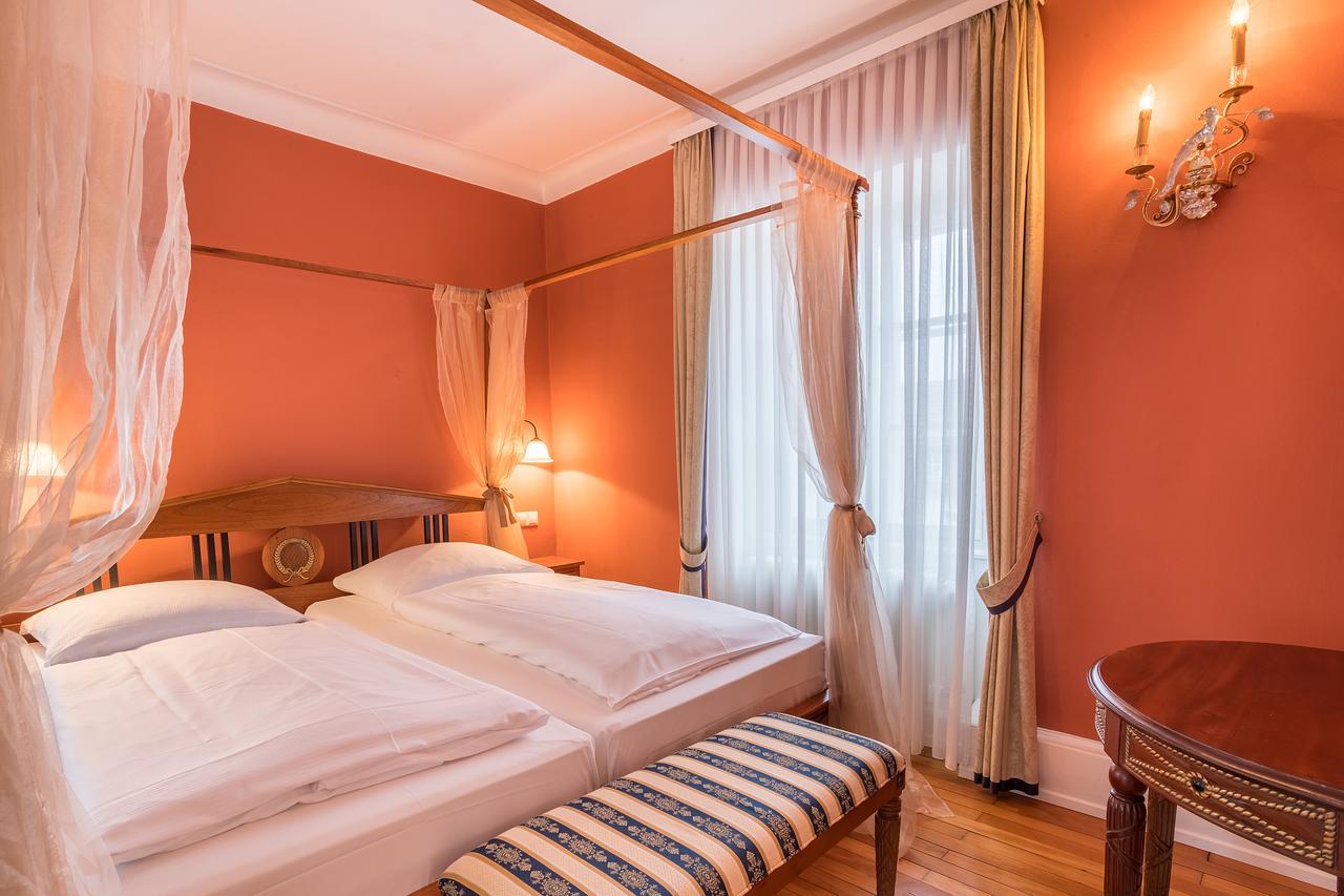 Schlosshotel Neckarbischofsheim Bagian luar foto