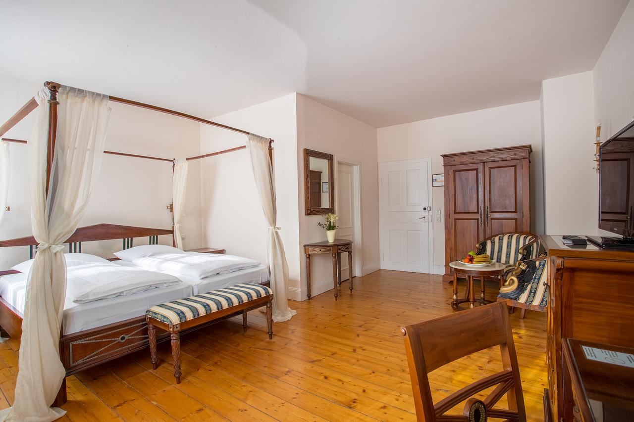 Schlosshotel Neckarbischofsheim Bagian luar foto