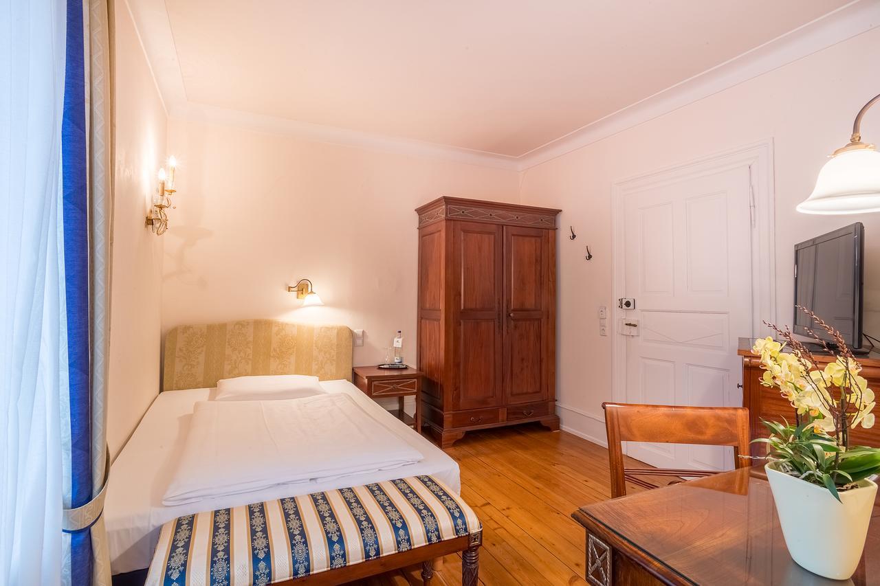 Schlosshotel Neckarbischofsheim Bagian luar foto