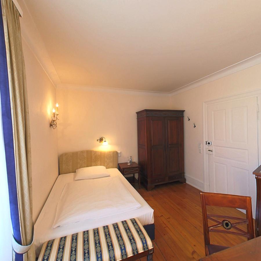 Schlosshotel Neckarbischofsheim Bagian luar foto