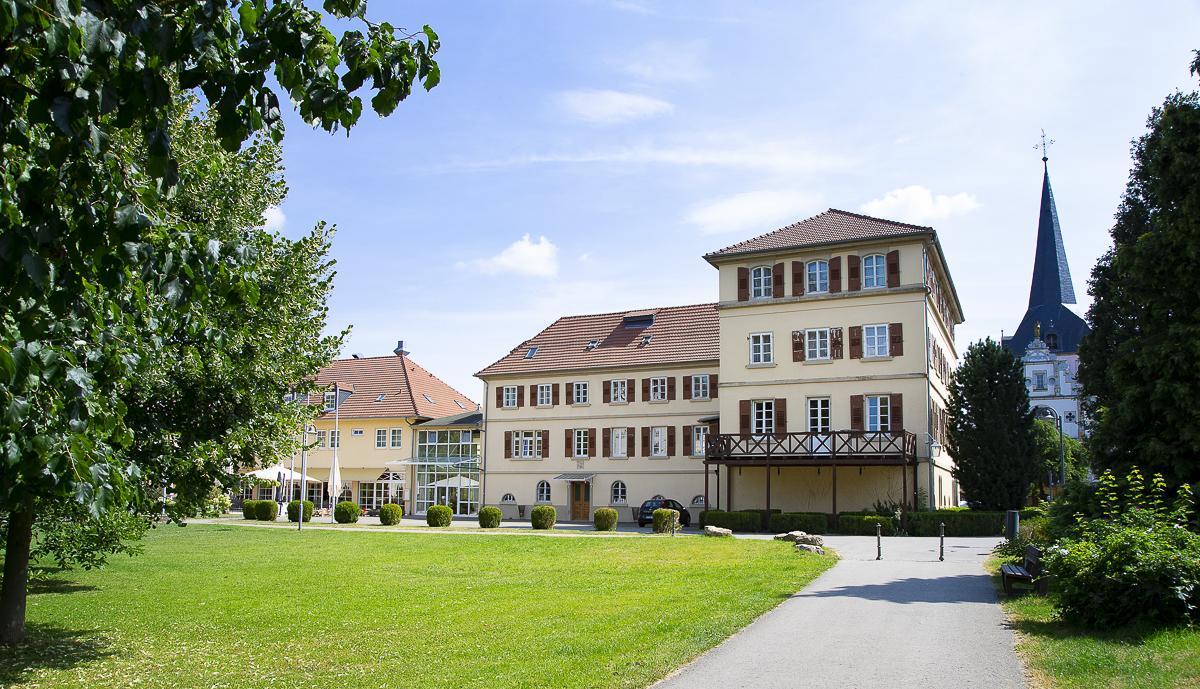 Schlosshotel Neckarbischofsheim Bagian luar foto